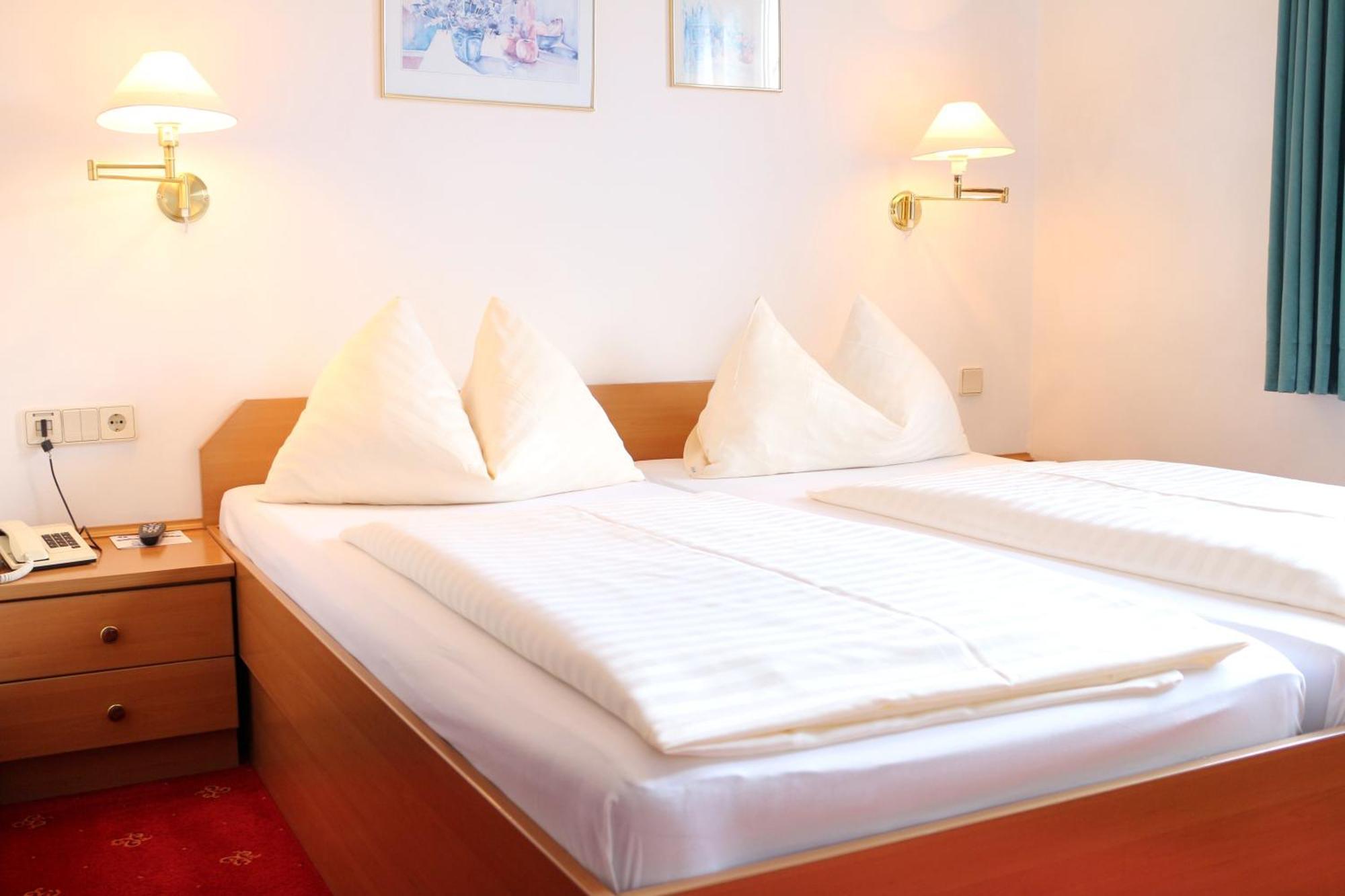 Hotel Gasthof Kasino Villach Buitenkant foto