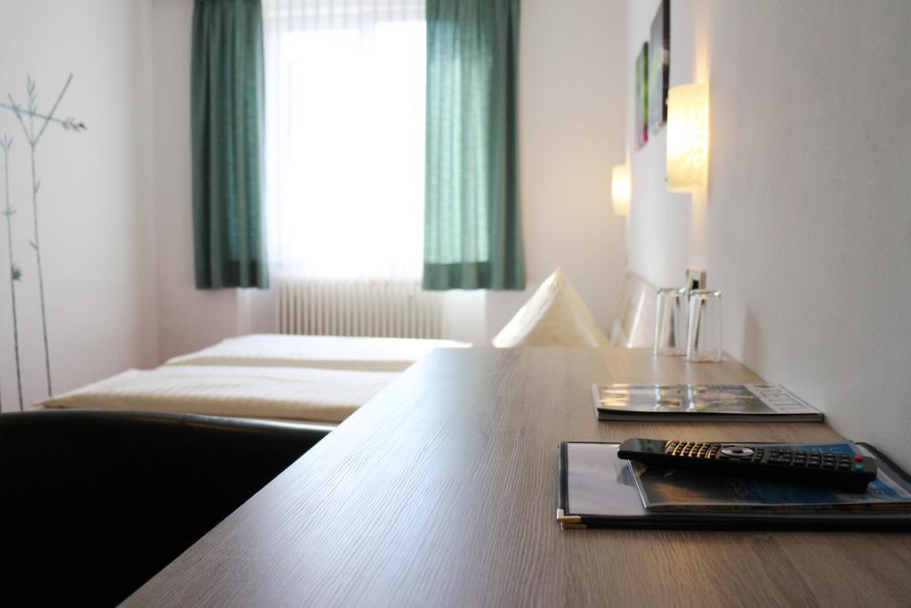 Hotel Gasthof Kasino Villach Kamer foto