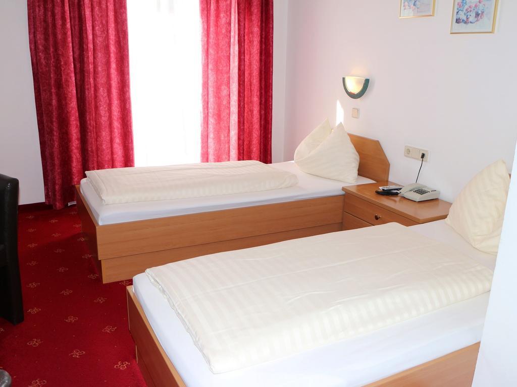 Hotel Gasthof Kasino Villach Kamer foto